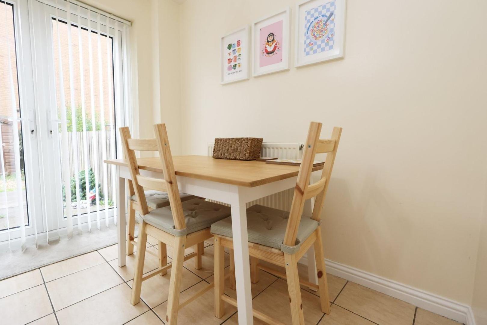 Relaxing 2-Bed Coastal Escape In Port Talbot Exterior foto