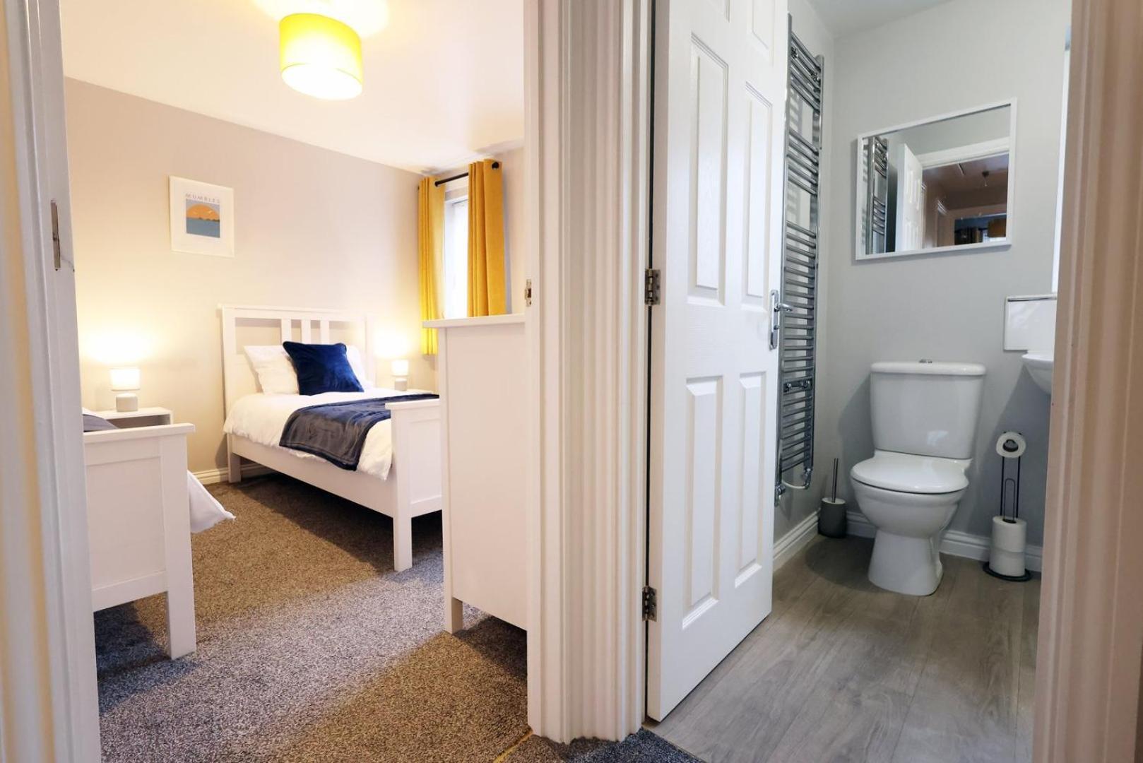Relaxing 2-Bed Coastal Escape In Port Talbot Exterior foto