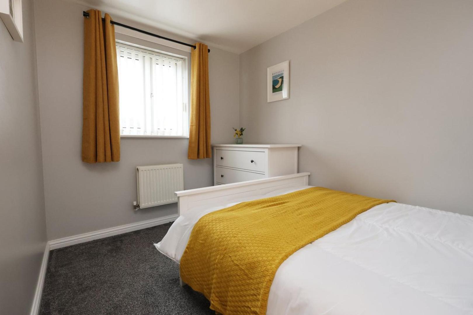 Relaxing 2-Bed Coastal Escape In Port Talbot Exterior foto