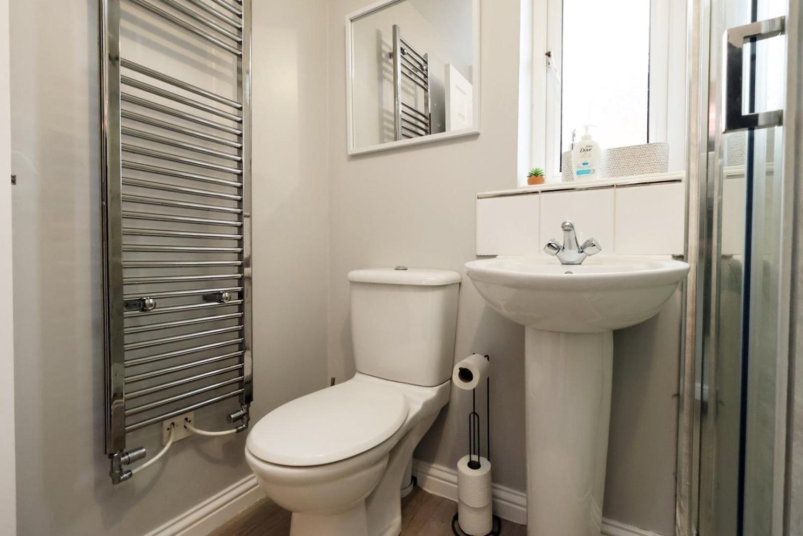 Relaxing 2-Bed Coastal Escape In Port Talbot Exterior foto