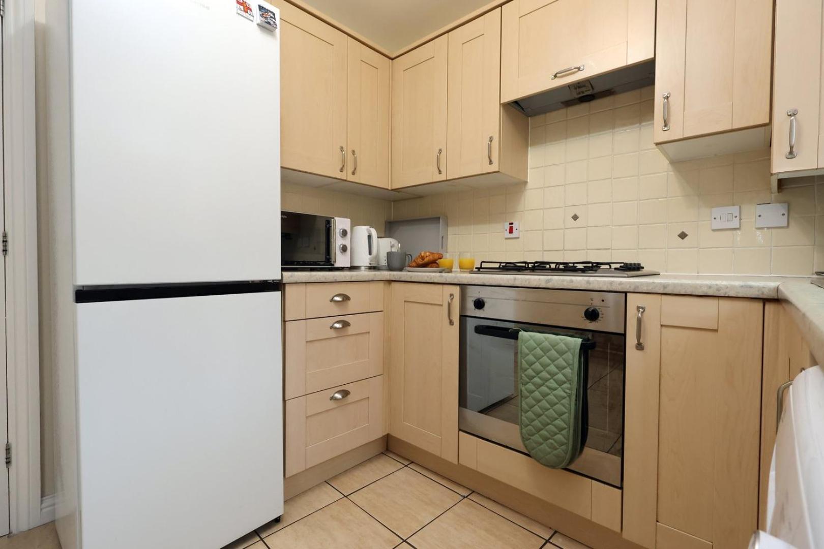 Relaxing 2-Bed Coastal Escape In Port Talbot Exterior foto