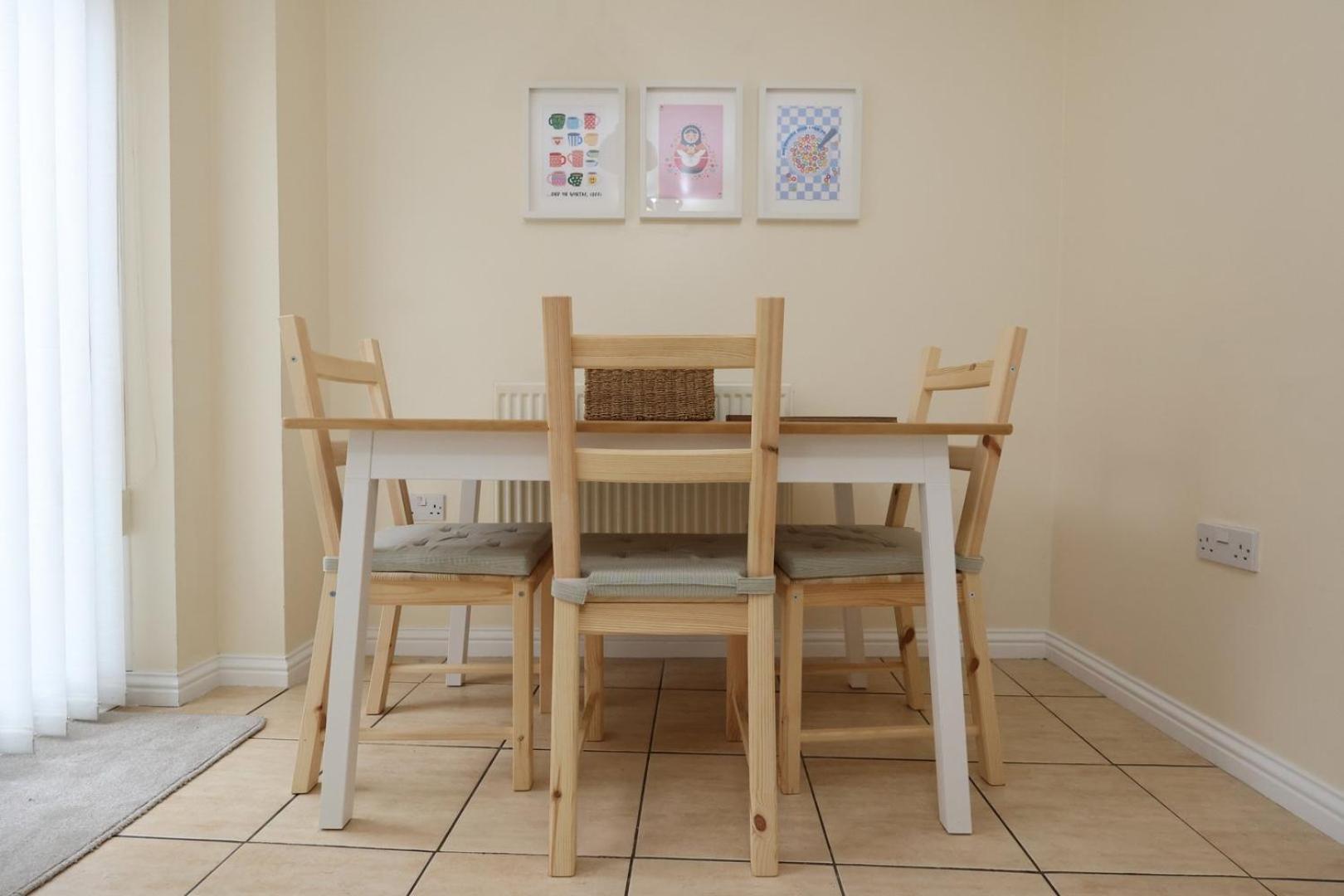 Relaxing 2-Bed Coastal Escape In Port Talbot Exterior foto