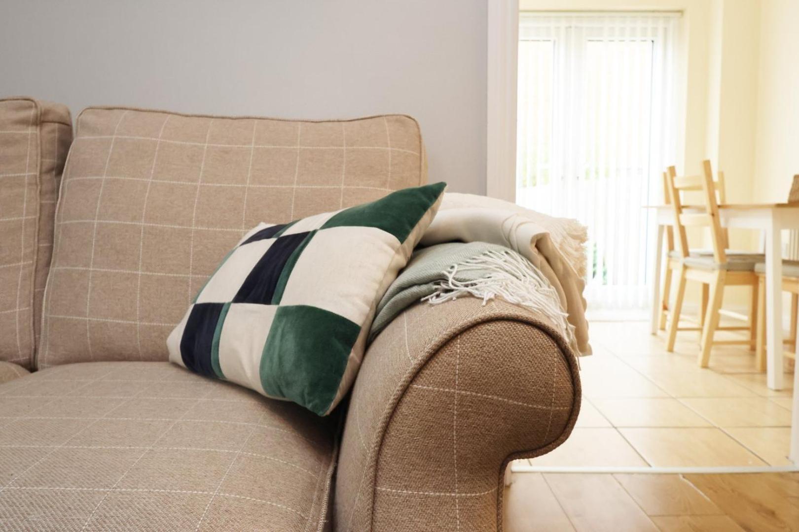 Relaxing 2-Bed Coastal Escape In Port Talbot Exterior foto